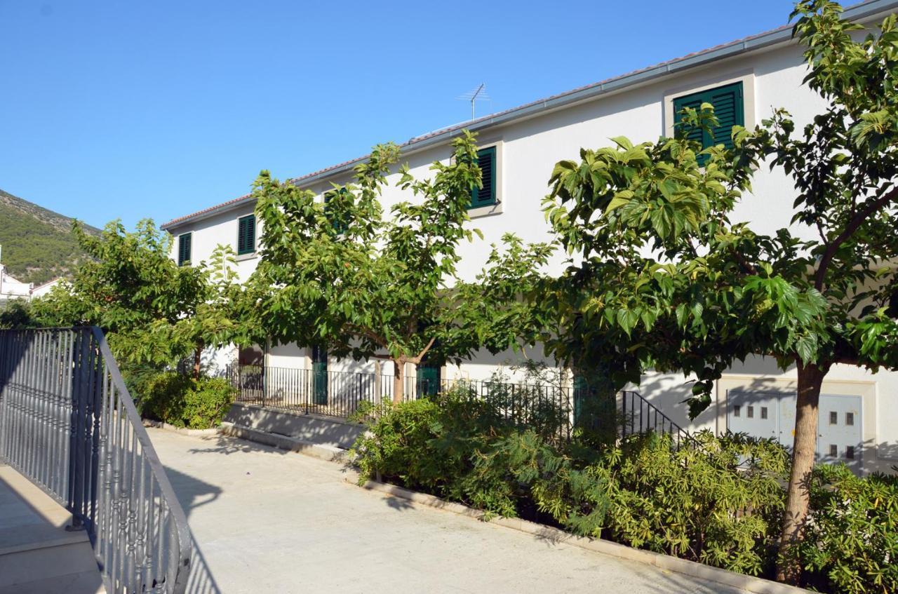 Apartman Ananda Bol Exterior foto