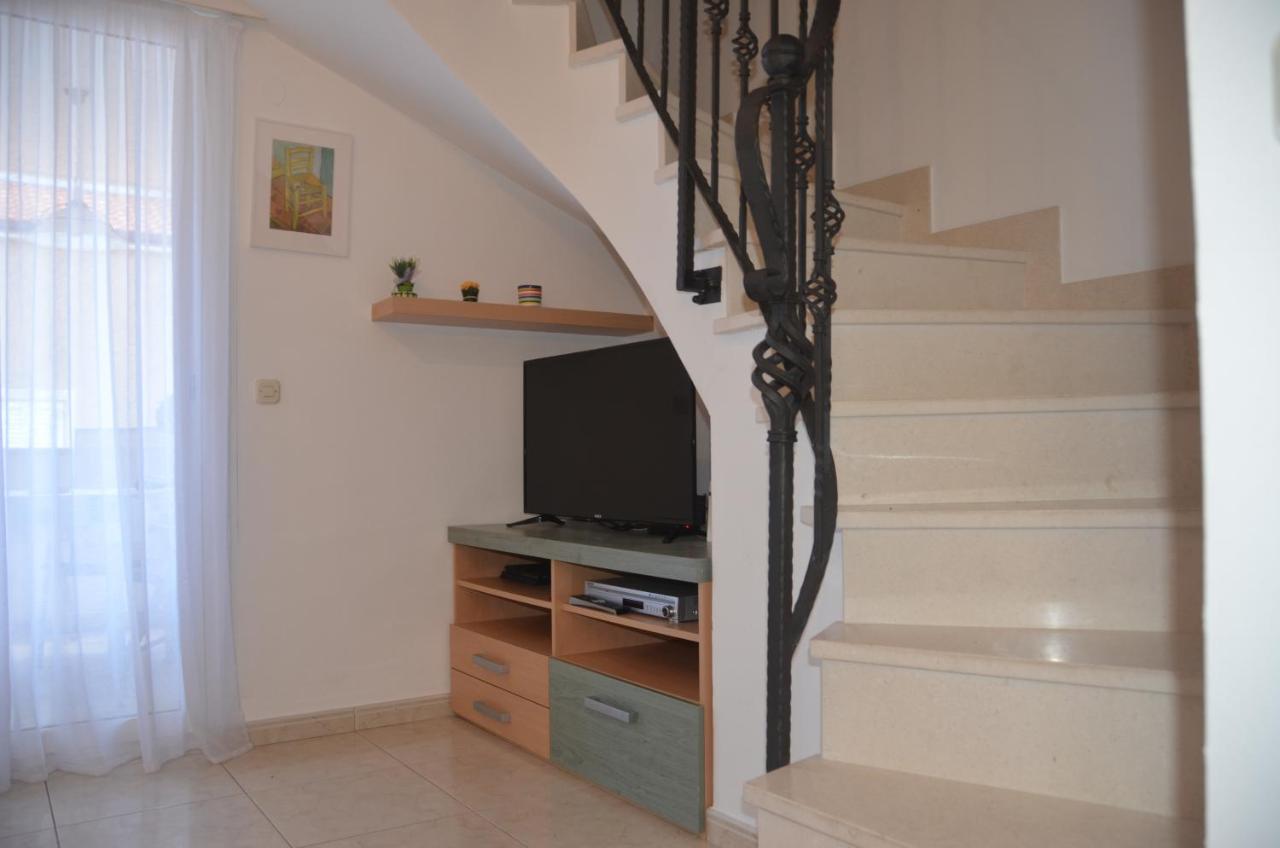 Apartman Ananda Bol Exterior foto